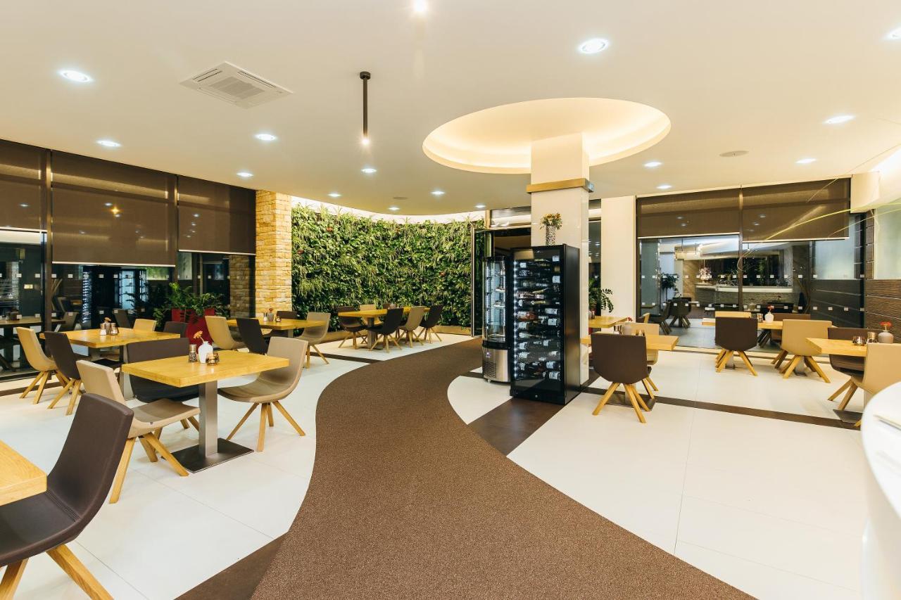 Pierre Hotel Пардубіце Екстер'єр фото