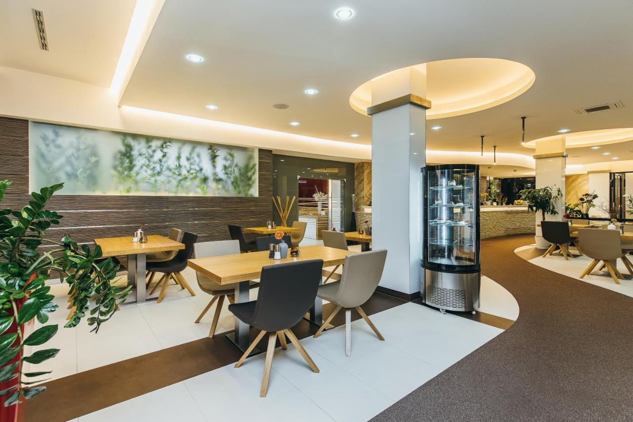 Pierre Hotel Пардубіце Екстер'єр фото